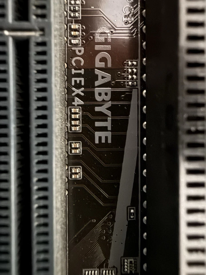 Processor Intel I7 11700 + Motherboard Gygabyte B560M D3H - Immagine 3 di 4