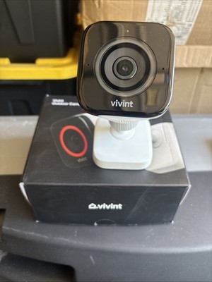 Vivint Outdoor Security Camera Pro Gen 2 VS-ODC350-WHT Full HD 1080p No Wires
