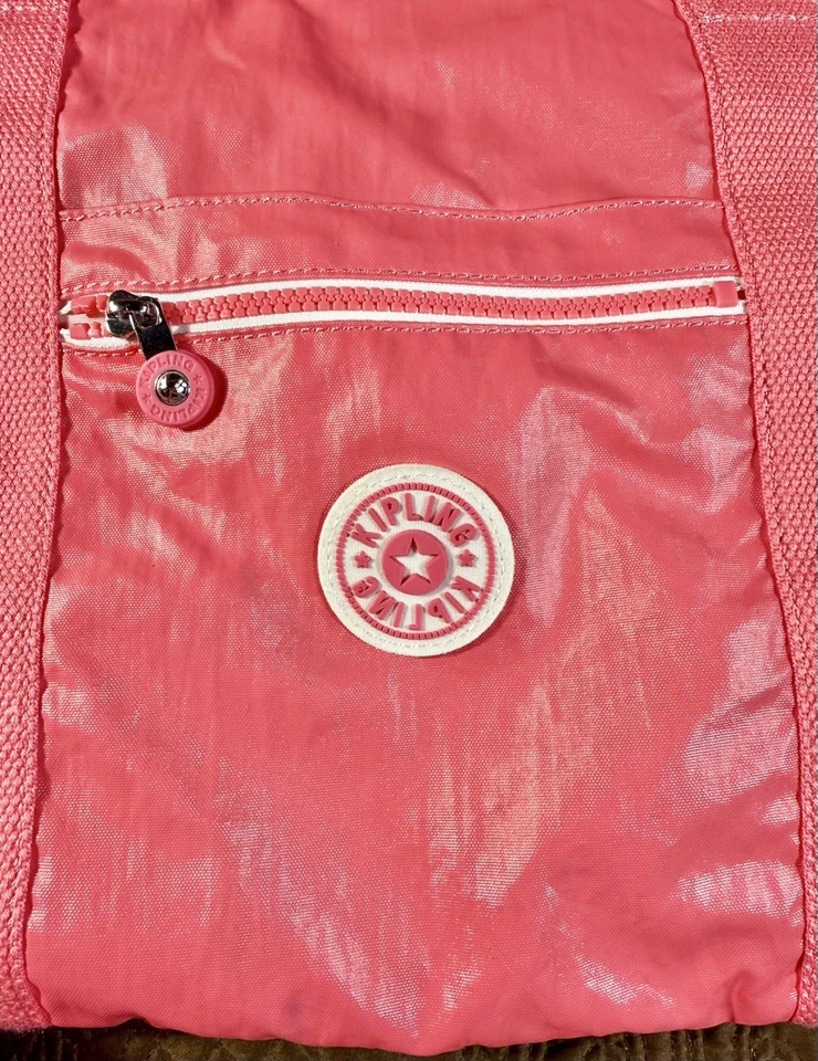 Bolso de Mano Kipling's Barbie Art M Extra Grande de Nylon Foto 3 de 4