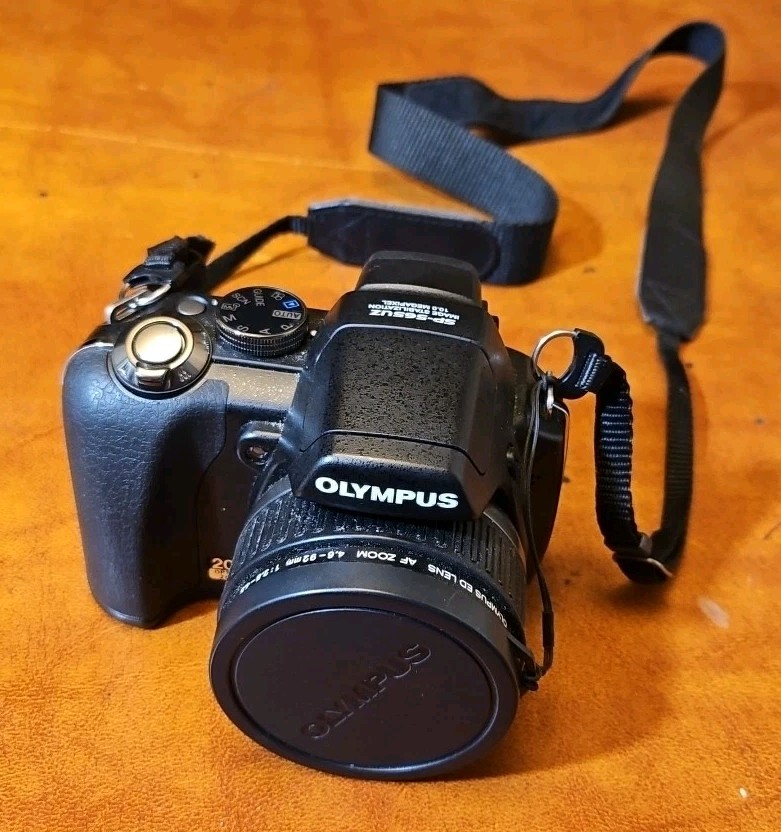 Olympus SP-565UZ Digital Camera 10MP AF Zoom Lens 4.6-92mm Japan