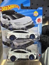 Hot Wheels 2026 Case-D Toyota Prius Custom Set of 2 - Weis - JJH37 NEU & OVP