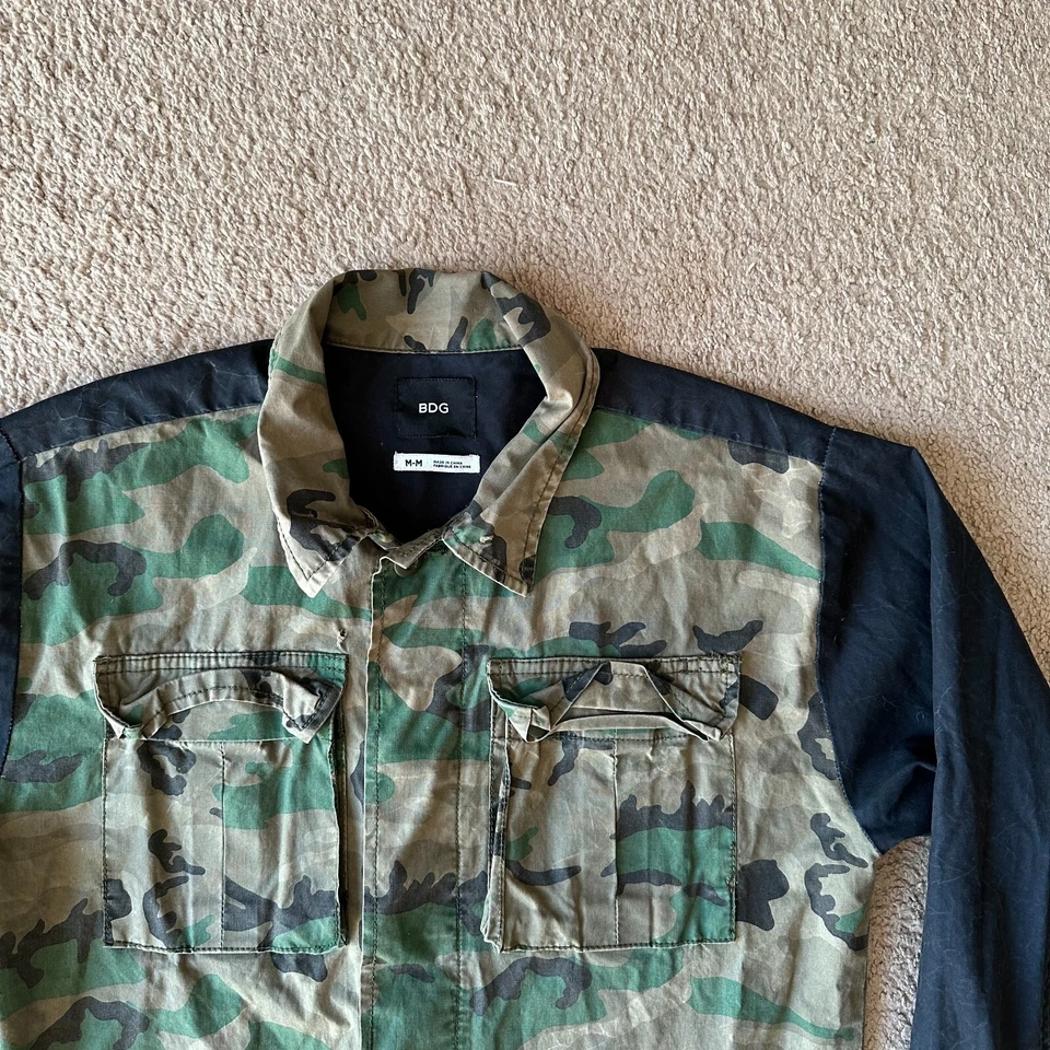 BDG Shirt Mens Medium Camo Button Up Distressed Utility Pockets Military - Image 4 of 4