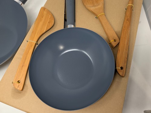NEW! Set of 2 Todd English Titan Woks 12" & 8.5" W/ Wooden Utensils - Picture 5 of 9