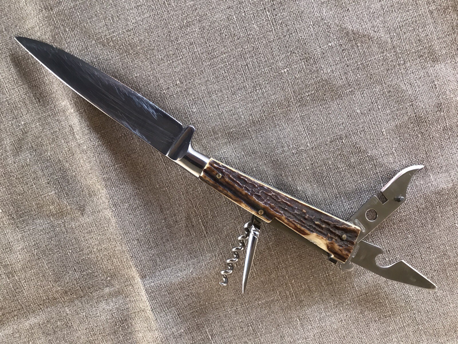 Vintage Gamekeepers Knife with fantastic Stag scales Fixed Blade