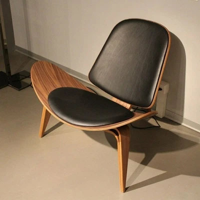 MARKENLOS Sedia Hans Wegner Shell metà secolo in pelle con legno di noce e palissandro