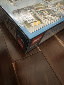 LEGO Creator Expert: Parisian Restaurant Modular City (10243) New in Sealed Box