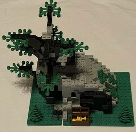 LEGO Castle: Camouflaged Outpost (6066) - Incomplete About 90% complete 
