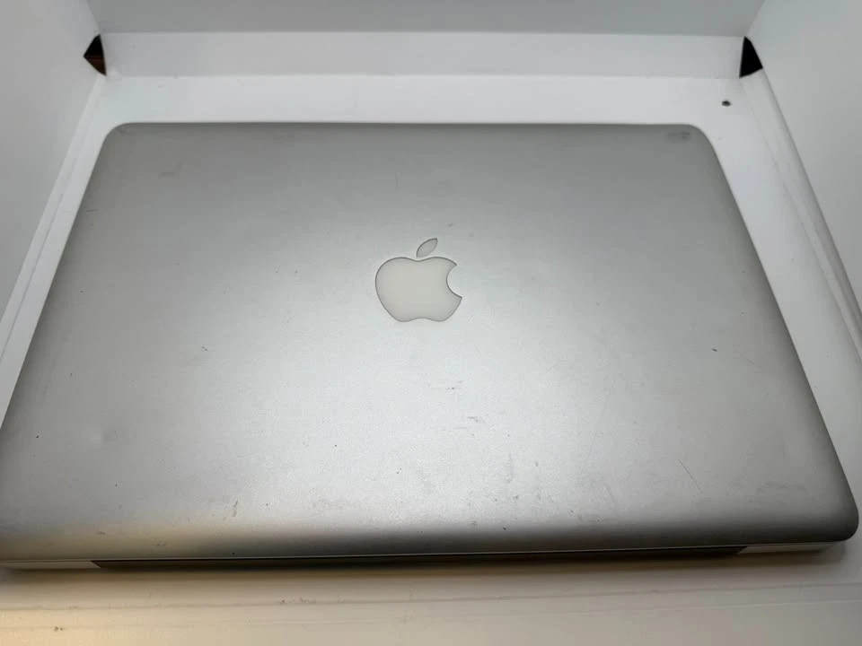 Apple MacBook Pro 13" 250GB HDD, Intel Core 2 Duo 4GB DDR3 Nividia GeForce - Image 3 of 4