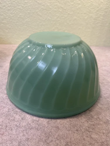 VINTAGE FIRE KING LARGE JADITE JADEITE 8" SWIRL MIXING BOWL Great Condition