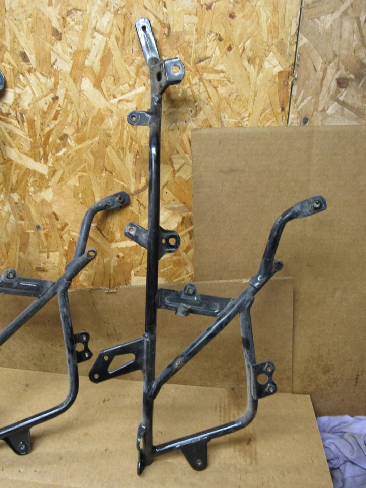 Yamaha Venture Royal XVZ12TDK 1983 carenado delantero soporte lateral rieles estancias Foto 4 de 4