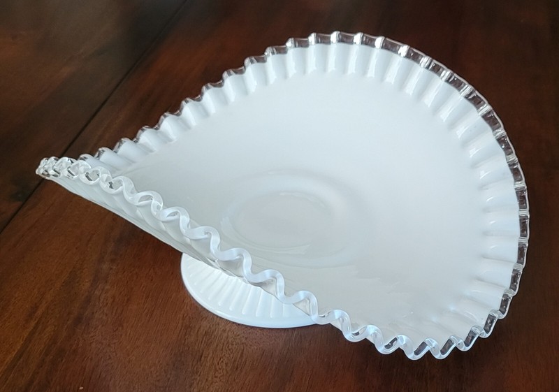 FENTON SILVERCREST ART GLASS  Banana Bowl