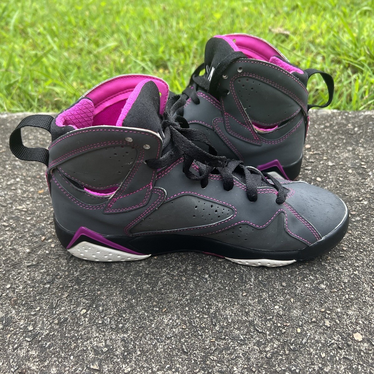 Nike Jordan 7 Retro Valentine's (2015) Day Sneakers Gray