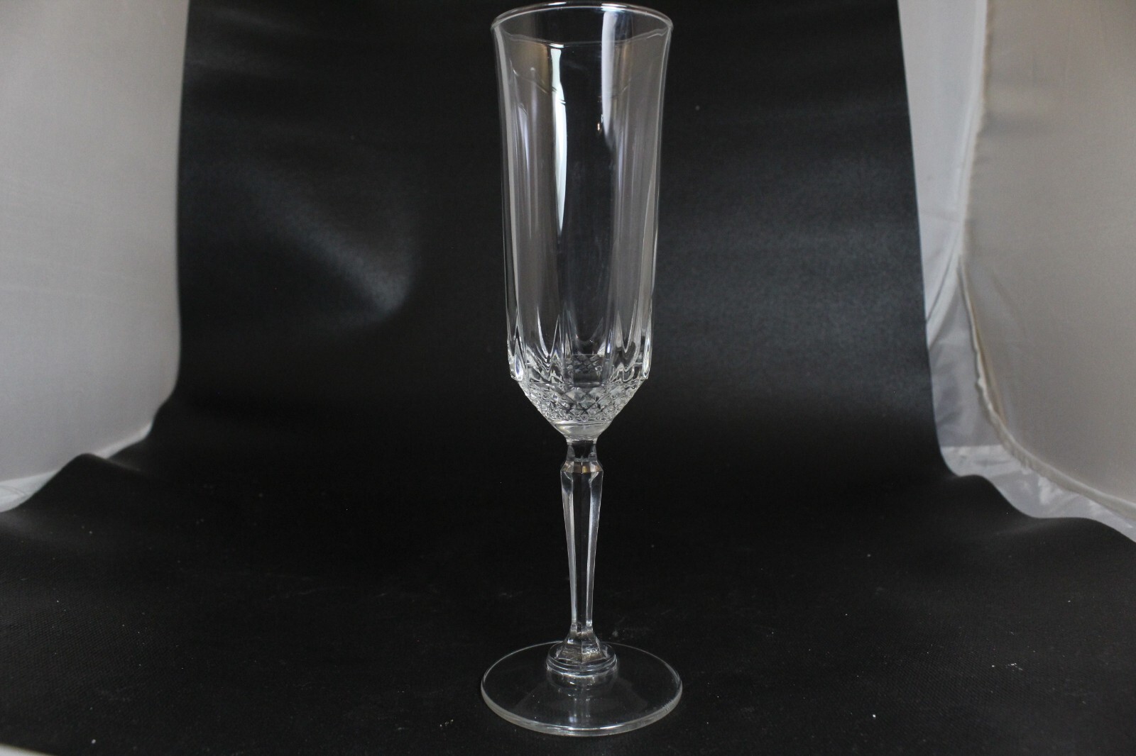 Elegant 8.5-inch Hexagonal Cut Crystal Champagne Flutes with Brilliant Stem