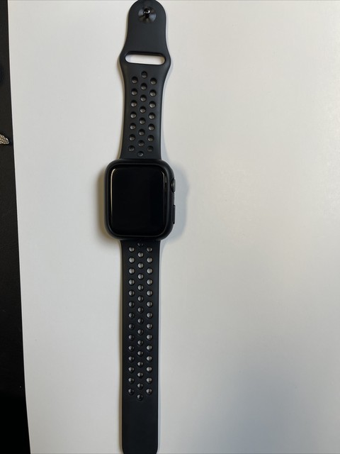 Apple Watch Series 4 Nike+ 44 mm Space Gray Aluminum Case with Anthracite/Black Nike Sport Band