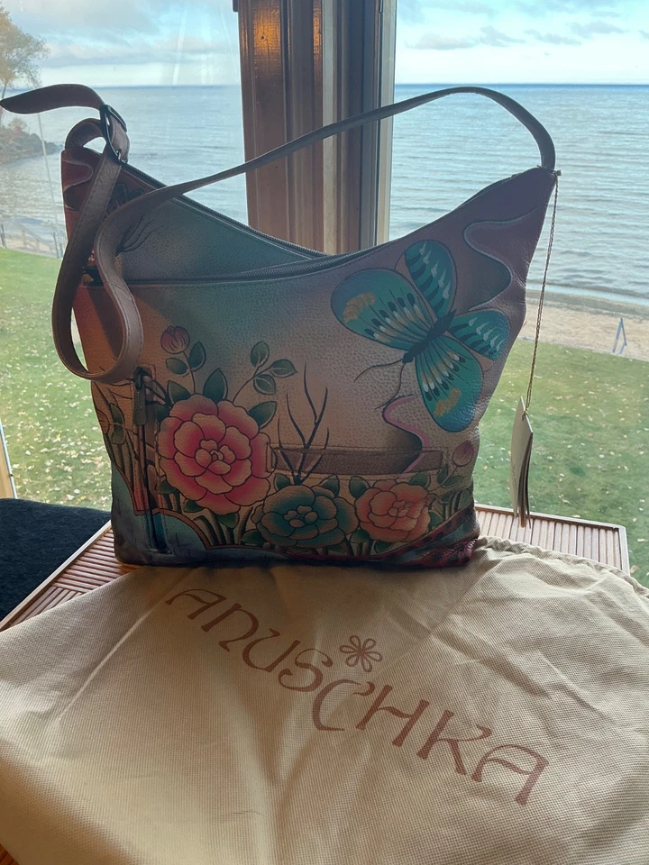 Beautiful Anuschka Leather hand painted handbag GREAT Design!! w/dust cover - Image 2 of 4