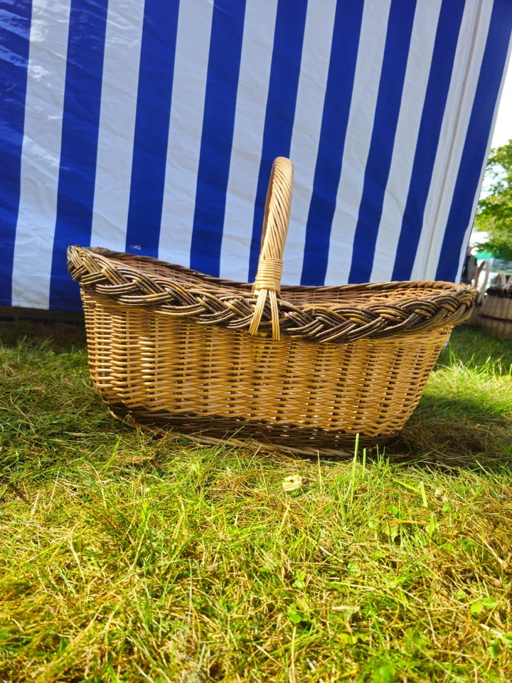 Extra Large Handwoven Wicker Basket: Rustic Harvest & Storage - Image 4 of 4
