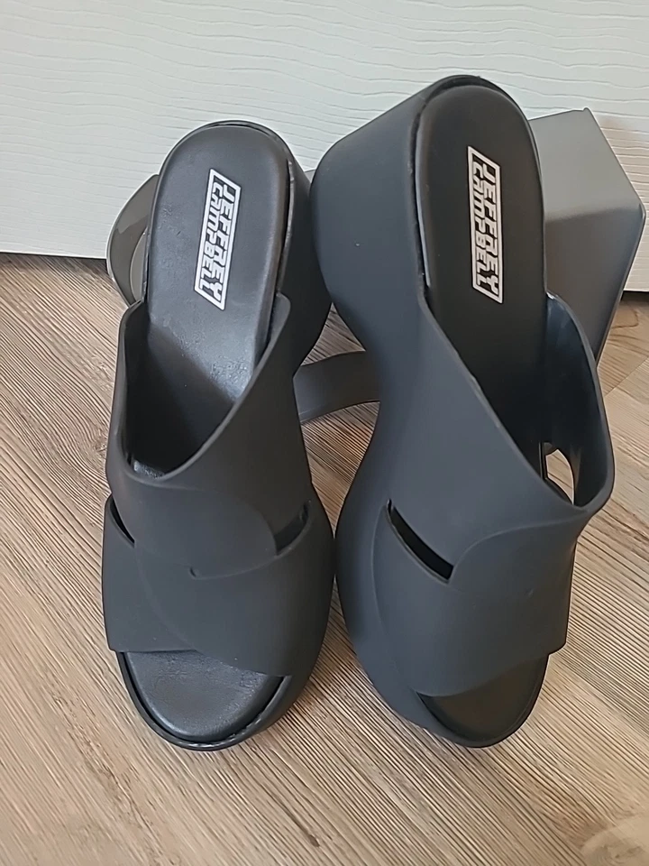 Sandalias Jeffrey Campbell negras de goma gruesas con plataforma deslizables talla 6 verano Y2K Foto 4 de 4