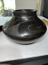 OLD MATA ORTIZ BLACKWARE NAVAJO SOUTHWEST POTTERY VASE 7” Wide 5” Tall