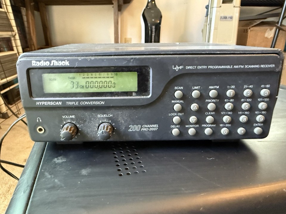 Radio Shack Pro-2037 Scanning Receiver AM/FM UVHF Triple Conversion 200 ...