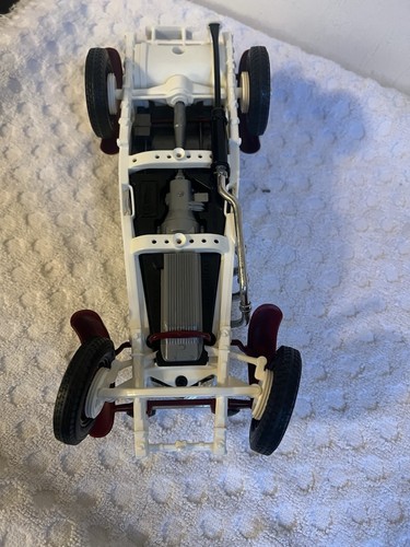 Burago 1/18 Scale Diecast 3202 Mercedes Benz SSKL 1931 1000 Miglia White #87 - Picture 5 of 5