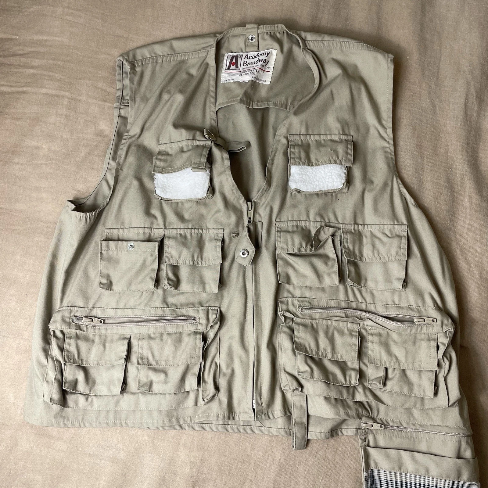 Academy Broadway New York Fly Fishing Vest Men's Size L Tan Zip Up Vintage
Opens in a new window or