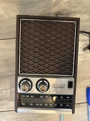Vintage Soundesign Battery Electric AM/FM Portable Radio Works Tested