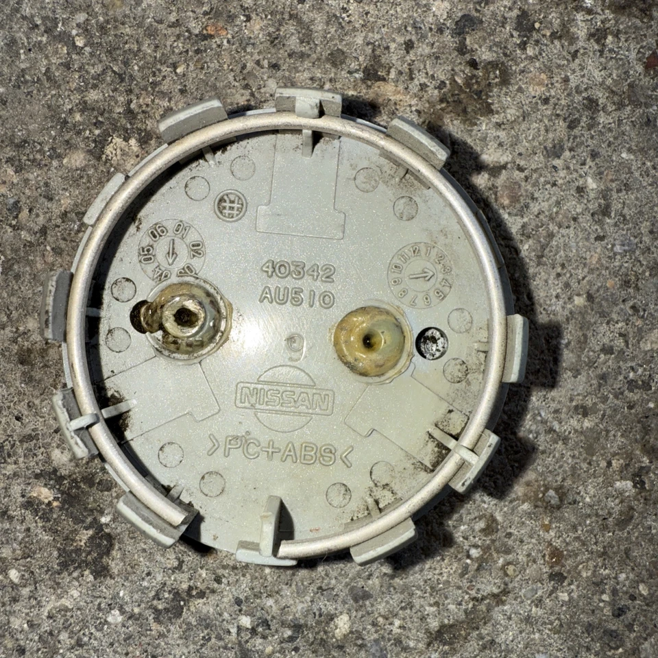 Tapa central OEM Infiniti G35 Q45 I30 G20 M45 1998-2015 40342-AU510 Foto 3 de 4