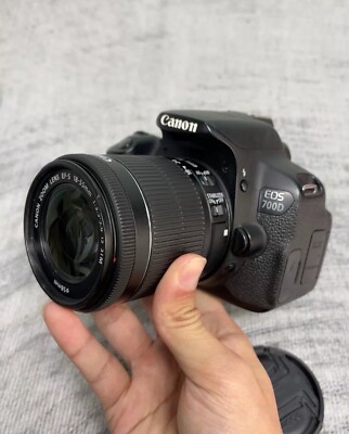 Canon EOS 700D DSLR Camera + 18-55mm Lens Kit Black (Preowned)