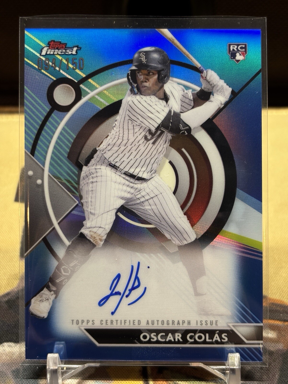 2023 Topps Finest - Oscar Colas - Blue Refractor Auto /150 RC White Sox