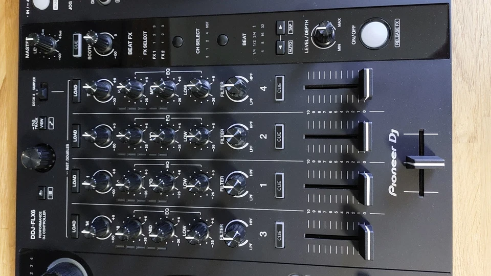 Pioneer DDJ FLX 6 - Schwarz 4 Kanäle Merge FX Full-Size-Jogwheels - Bild 2 von 4