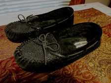 Minnetonka Shoes Womens Size 8 Black Suede Faux Fur Moccasin Slippers 40499
