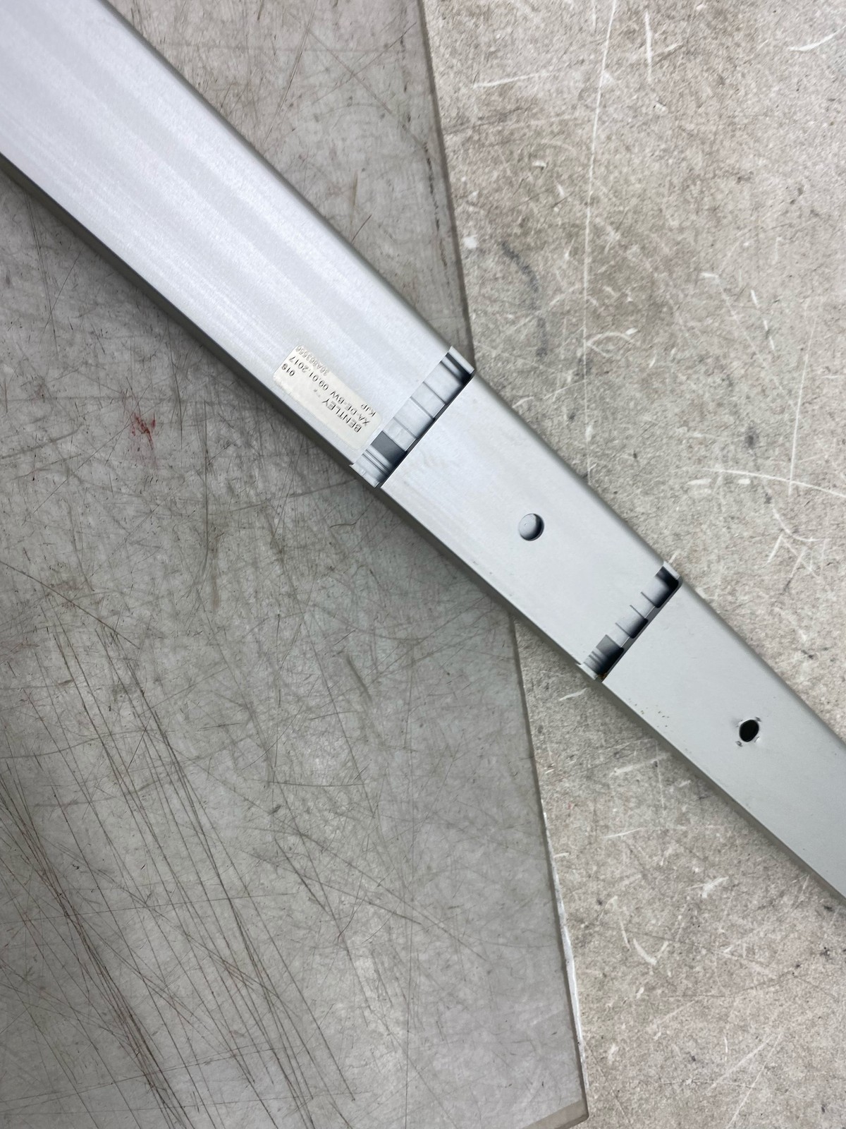 2015-2020 BENTLEY BENTAYGA REAR RIGHT TRUNK CARGO LUGGAGE FLOOR RAIL 36A863556