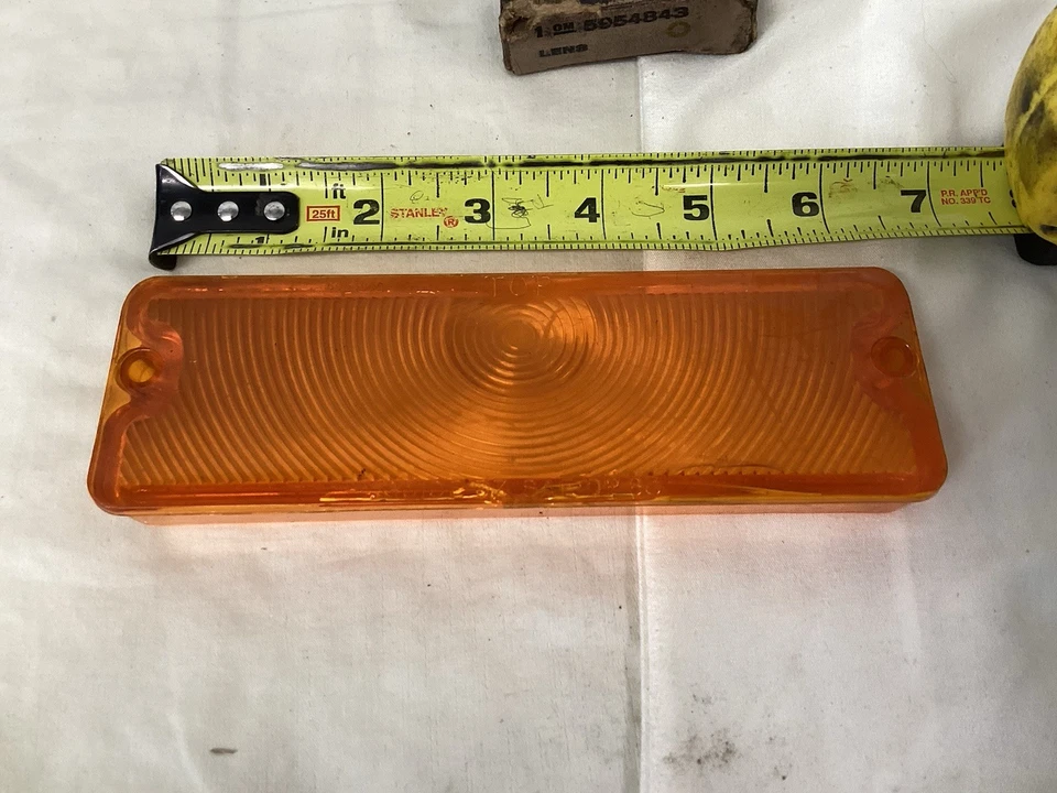 Lente de lámpara de estacionamiento derecha o izquierda vintage para Oldsmobile F85 1963 NOS GM 5954843 Foto 3 de 4