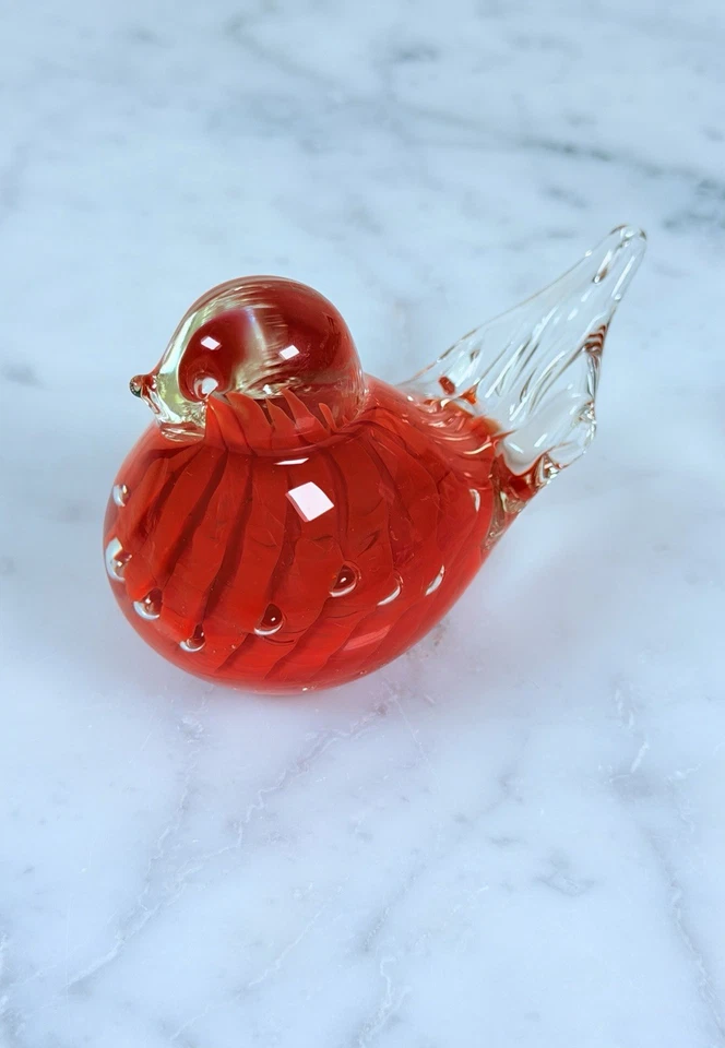 Pisapapeles Joe St. Clair Rubí Arte Vidrio Pájaro Base en Relieve Estatuilla de 4,5 Pulgadas Foto 4 de 4