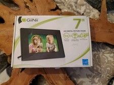 GiiNii 7" LED Widescreen Digital Picture Frame Black