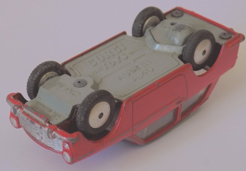 Listado por primera vez. Motor mecánico raro Corgi Nº216M Austin A40 versión 1959-60. - Imagen 10 de 11