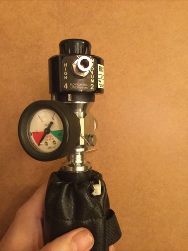 Bombola ossigeno emergenza aereo, (vuota); usata in valigetta - Foto 10 di 12