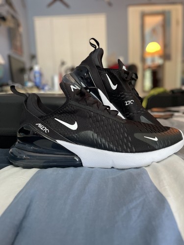harga nike air max 270 black white