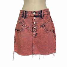 MOTHER The Swooner Yoke Front Jean Skirt Fray Hem Raspberry Short Size 28 6