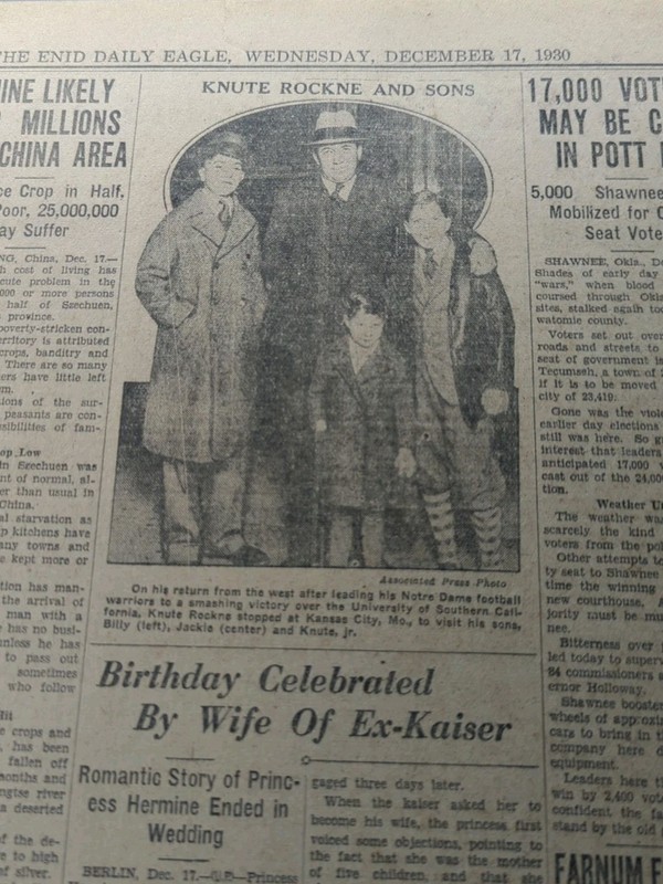 DEC 17, 1930 NEWSPAPER PAGE #2002-  KNUTE ROCKNE AND SONS PHOTO