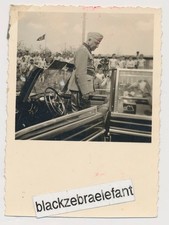 481- Foto wk2  Arbeitsdienst Offizier steigt aus Stabswagen