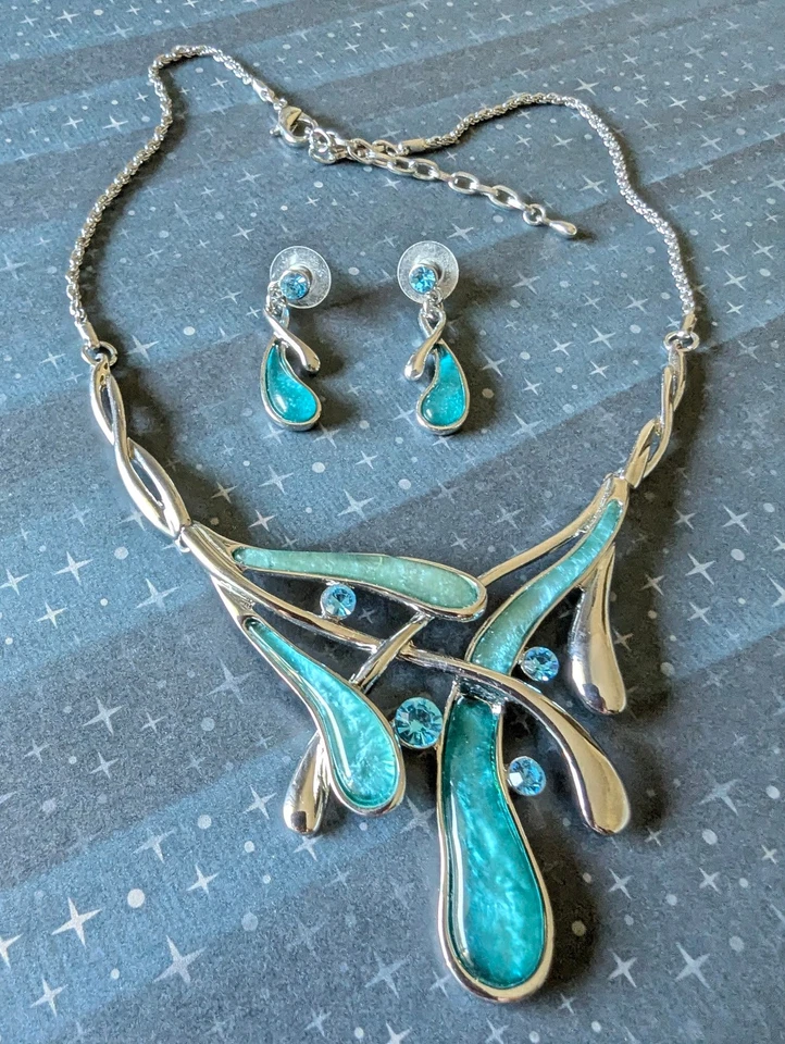 Juego de collar y pendientes de resina azul llamativo tono plata cristales modernistas Foto 3 de 4