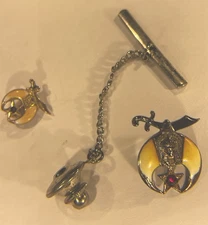 VNTG Freemason Masonic Shriner Scimitar Crescent Gold Tone Sm Pin & Tie Pin Set