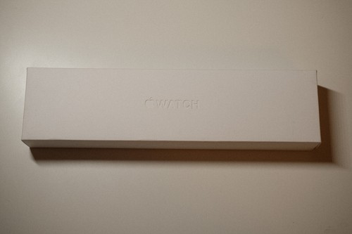 Apple Watch Series 7 in Original Packaging with Sport Loop Band - Photo 8 sur 8