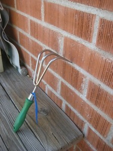 Vintage 11" Length ** USA *** Garden Hand Rake Cultivator Plastic Handle USA