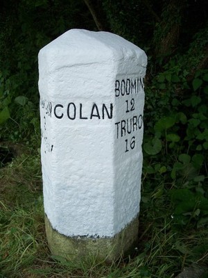 Foto 6x4 alter Meilenstein an der A3059, südlich von Bosworgey St Columb Major um 2007