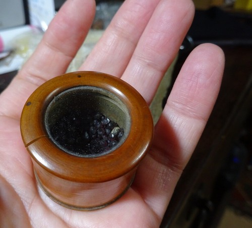 Almadine Garnet Gemstone Nuggets in lovely treen sycamore box Antique - Picture 9 of 10