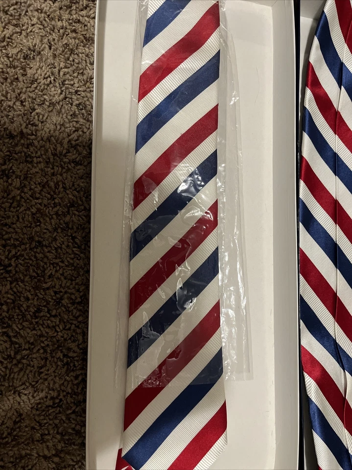 Beau Ties LTD. de Vermont Faja de seda con corbata a juego roja/blanca/azul Foto 2 de 4