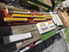 ho union pacific locomotive with 5 cars vintage