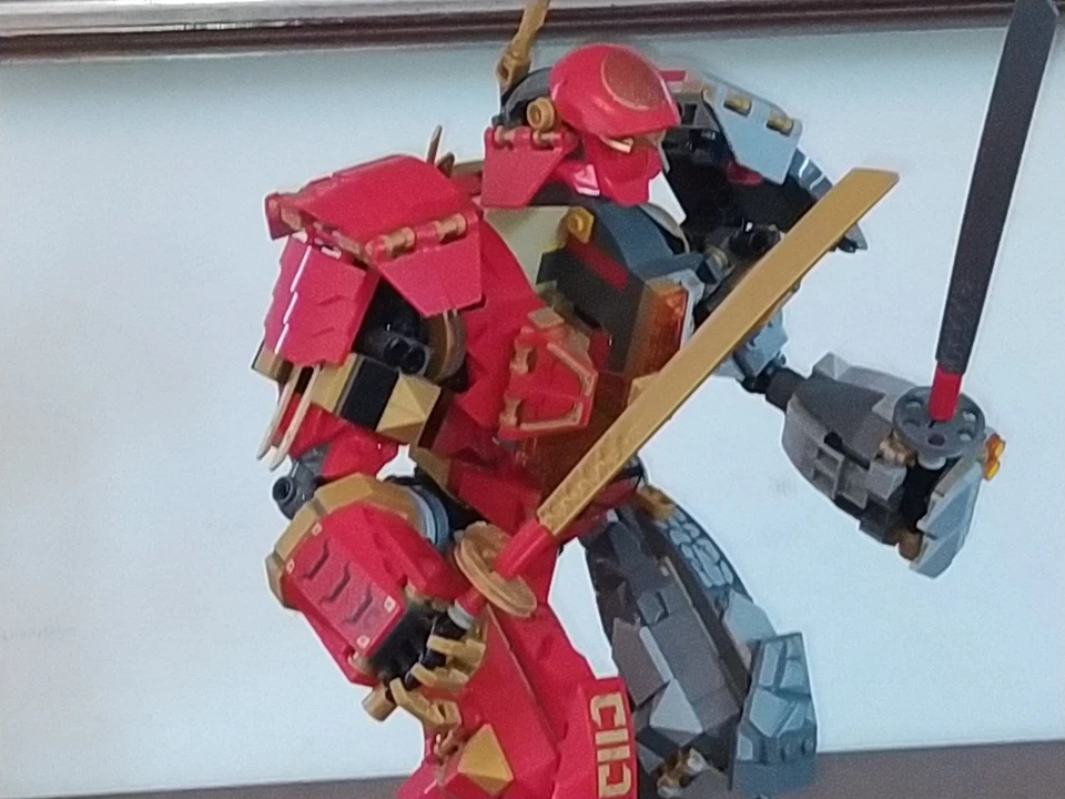 LEGO Ninjago 71720 Fire Stone Mech, foto 2 di 5